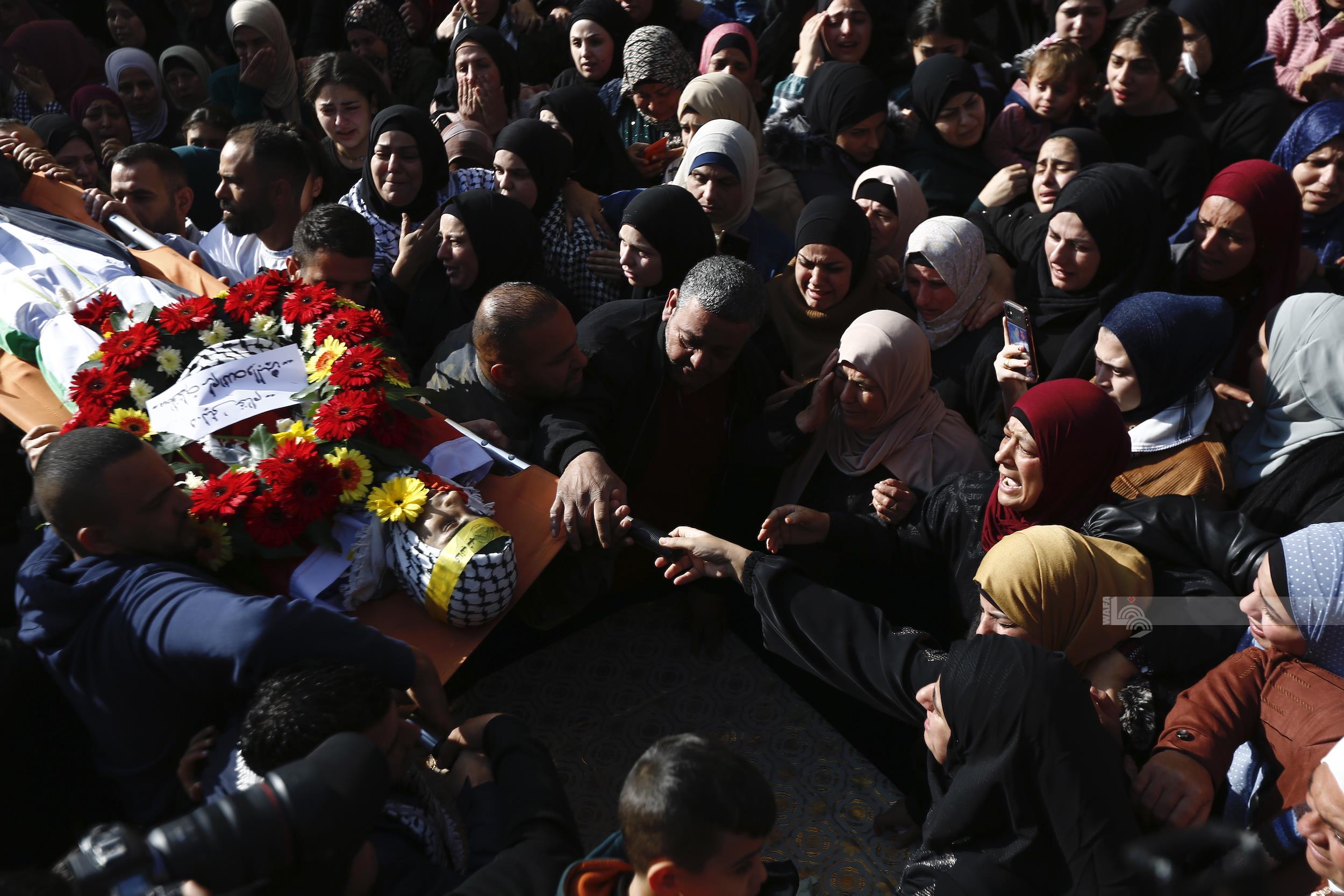 تشييع جثمان الشهيد الفتى ضياء محمد شفيق الريماوي في بلدة بيت ريما (تصوير: حمزة شلش/وفا)